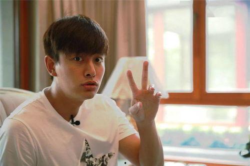 娱乐吃瓜酱开朗大男孩